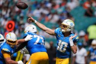 Justin Herbert rallies the Chargers in the final minute for a 29-27 win over the Dolphins – Winnipeg Free Press