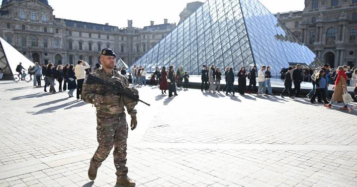 Detienen a otras cinco personas con relación al robo de joyas en el Louvre