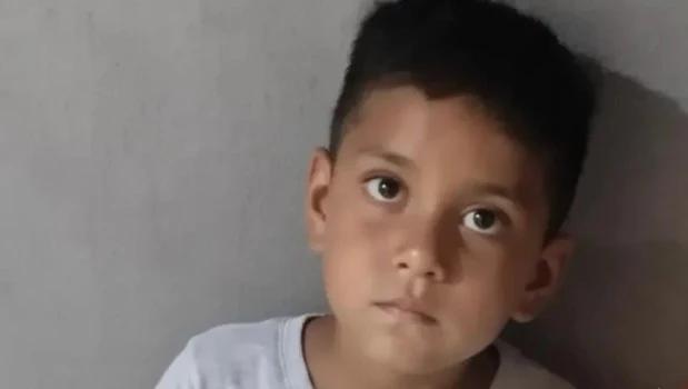 Matan a un nene de 8 años al quedar en medio de un tiroteo