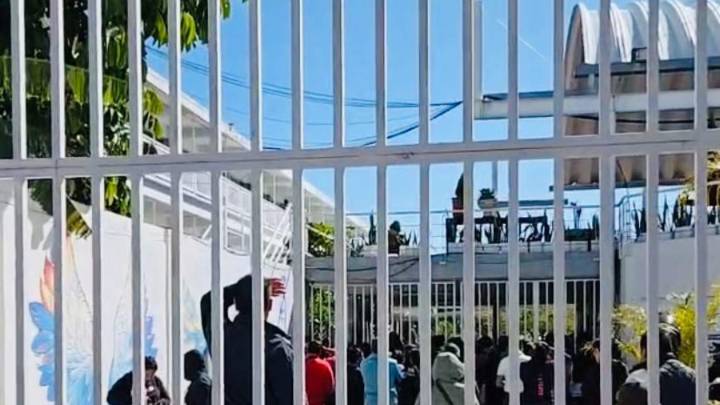 Fuertes vientos de este miércoles colapsan techo en secundaria de Atlixco y deja seis alumnos lesionados