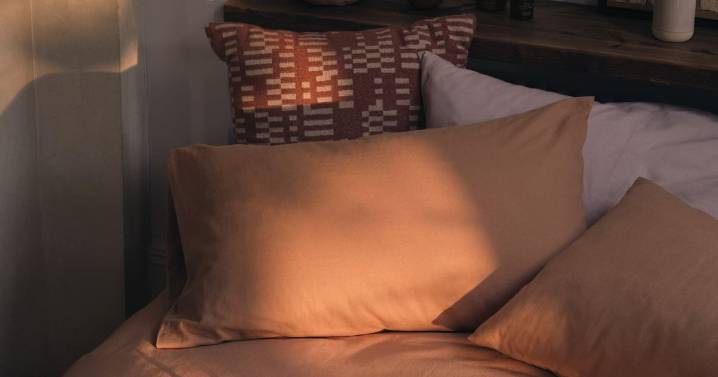 Marks and Spencer bedding set in 16 colours is 'like sleeping in a cloud'