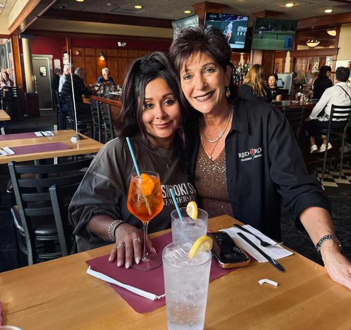 Snooki visits Red Rose Pizzeria in Springfield after MGM gambling trip