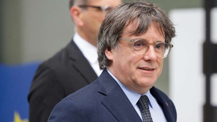 La Audiencia de Barcelona obliga investigar los mensajes de los tres mossos que habrían facilitado la fuga de Puigdemont