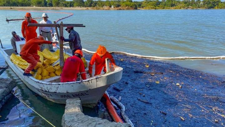 Río Pantepec: Pemex recolecta más de 180,000 litros de hidrocarburo en Álamo Temapache, Veracruz
