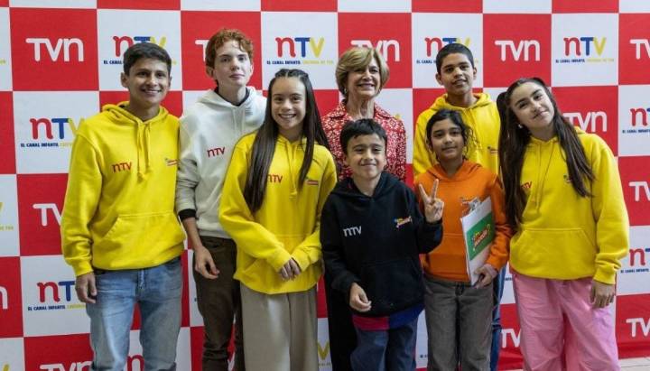Niñas y niños entrevistan a Evelyn Matthei en Punto de Prensa ¿Qué Sucede?