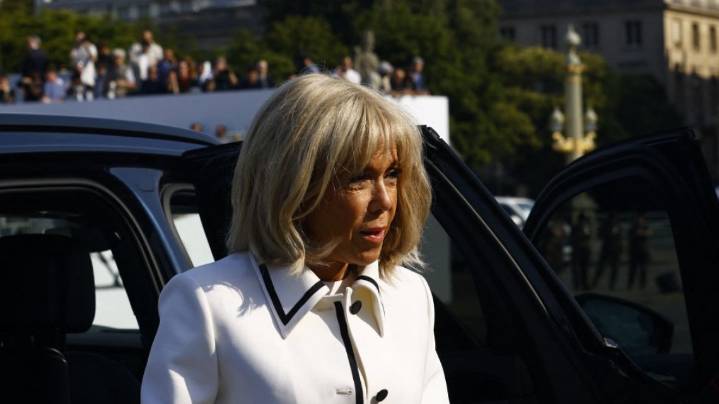 La fiscalía pide la condena de los influencers acusados por acoso virtual contra Brigitte Macron