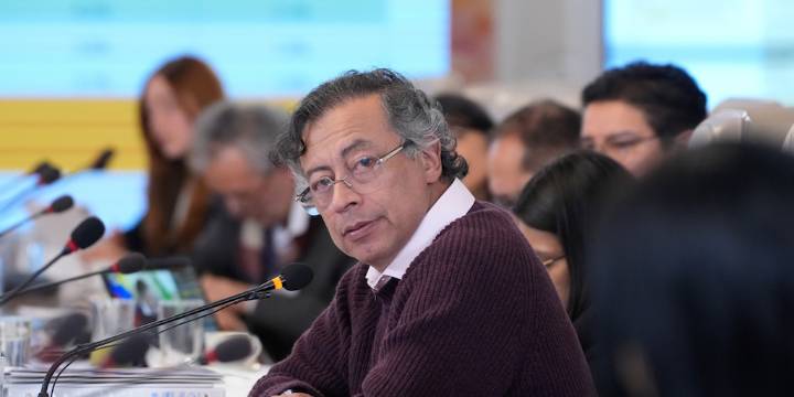 Petro ‘sacó pecho’ por reducción de deuda externa y lanzó varias pullas: “La oposición llama, por ignorancia, derroche”