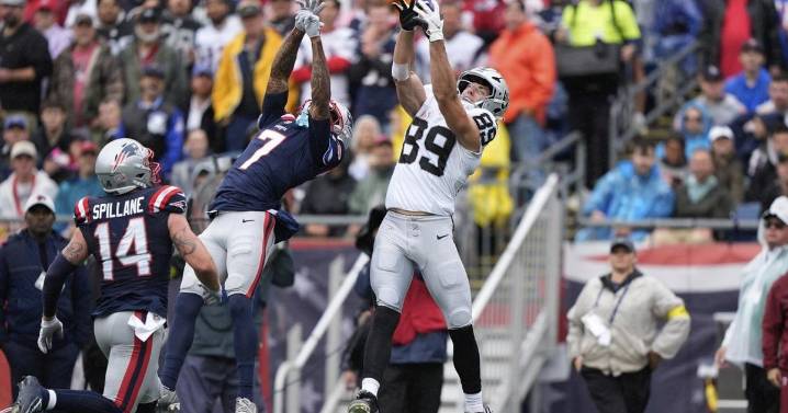 Raiders' Bowers questionable for Colts game, but Mayer might return
