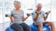 El entrenamiento de fuerza es clave para los adultos mayores, pero deben estar atentos a estos errores comunes