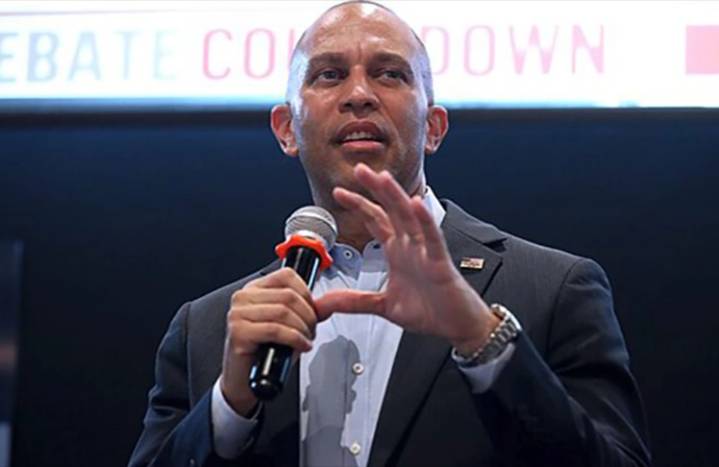 Jeffries Calls Out Party Of Hypocrisy As GOP Continues To Block Epstein Files 