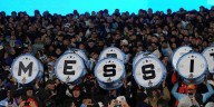 El curioso origen de 10 de las canciones de cancha más famosas: el hit más temido por los jugadores