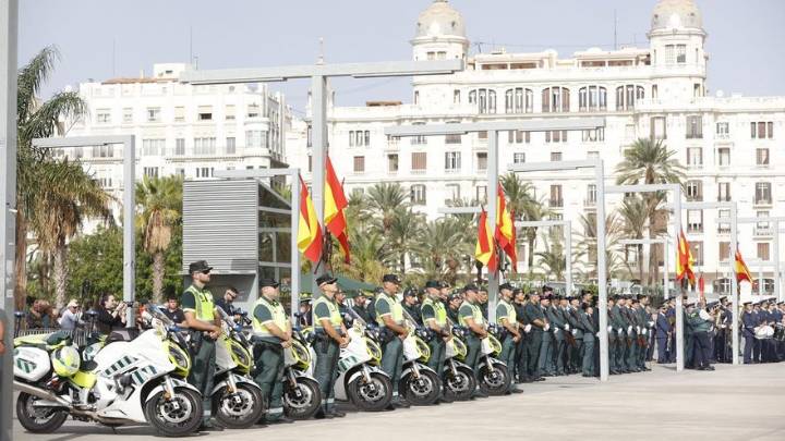 La Guardia Civil de Alicante celebra el día de la Virgen del Pilar en el Puerto