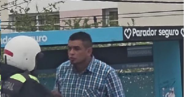 Borracho y violento: salteño protagonizó un papelón y la policía lo detuvo en plena avenida