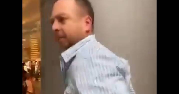 Lord Volumen: Hombre se queja del exceso de ruido por un concierto en una plaza comercial