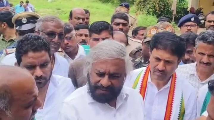 Karnataka Forest Minister Confronted By Angry Villagers In Mysuru India News