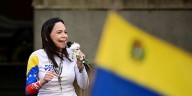 Juan Manuel Santos, Álvaro Uribe y otros políticos colombianos reaccionaron al Nobel de Paz a María Carolina Machado: “Viva María Corina, viva la democracia”