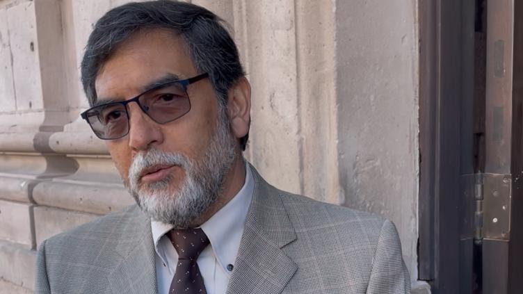 Que no mezclen agua-aceite; fui como subsecretario: Komaba a Cruz