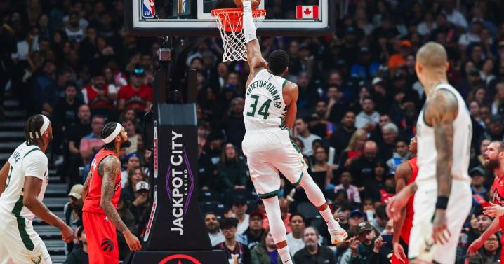 Antetokounmpo has 31 points and 20 rebounds in the Bucks' victory over the Raptors