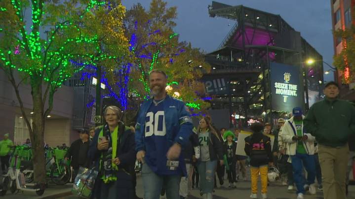 Seahawks win as Mariners fans grapple with Game 7 loss