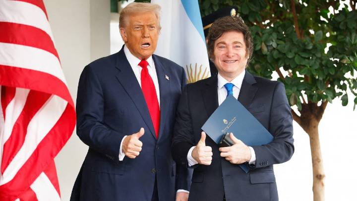 "Argentina está luchando por su vida... se están muriendo": Las duras palabras con las que Trump justificó ayuda económica a Milei