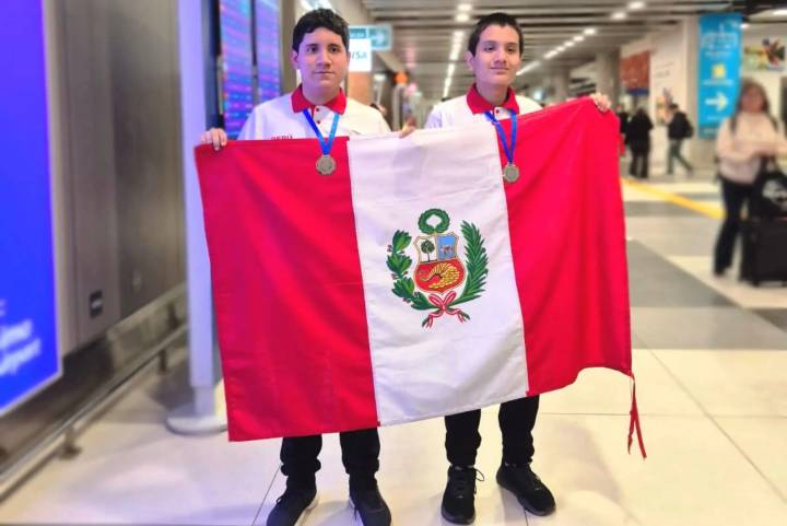 Estudiantes peruanos rumbo al MIT ganan dos medallas de plata en olimpiada de matemáticas