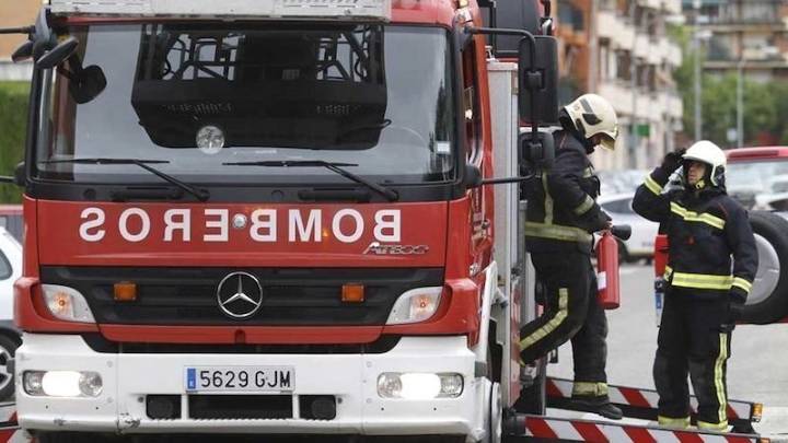 Muere una mujer atrapada tras declararse un grave incendio en una vivienda