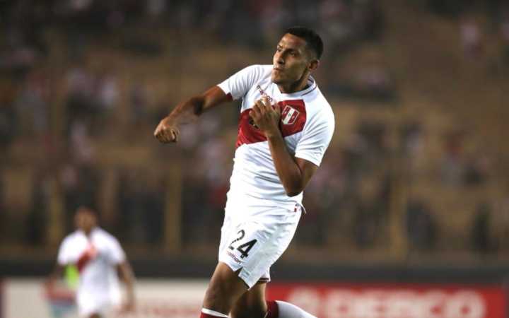 ¿Se queda? Manuel Barreto aclaró situación de Alex Valera en la selección