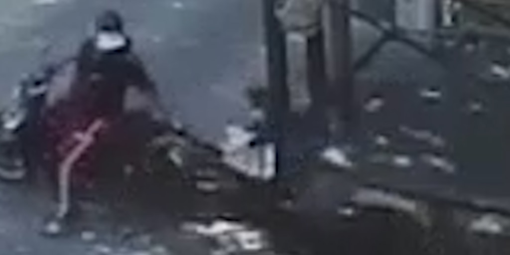 Video: un motochorro arrastró a una monja por la calle y la dejó inconsciente