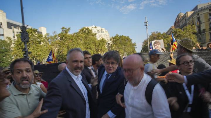 Petición para identificar a la comitiva que «facilitó» la fuga de Puigdemont