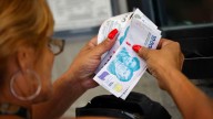 Jubilados: cómo funcionan los nuevos descuentos en compras y cuentas bancarias