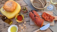Bodegas, fincas, colmados y cooperativas: la lista definitiva para comprar con los bonos de descuento verduras, embutidos, queso y aceite de Mallorca