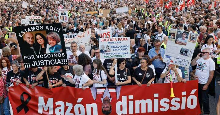 Una manifestación masiva pide dimisión de Mazón al año de la dana: "Es momento de reivindicación y memoria"