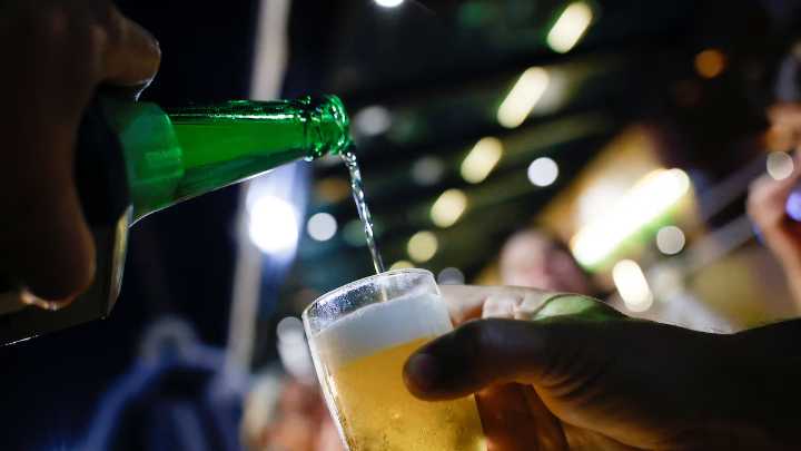 Crisis sanitaria en Brasil por intoxicaciones masivas por bebidas alcohólicas adulteradas