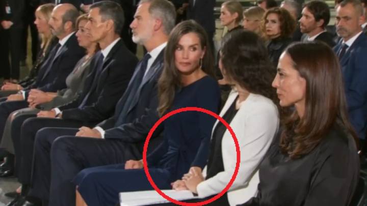 Los gestos de la reina Letizia a los familiares de las víctimas de la DANA que aplauden en las redes: "Nos representa más que nadie"