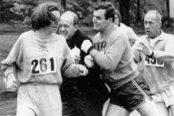 “Devolvé ese número”. Se anotó con sus iniciales para engañar a los organizadores de la icónica maratón de Boston e hizo historia