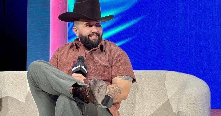 Carín León se pone las botas: lanzará un álbum de música country tras conquistar EE.UU.