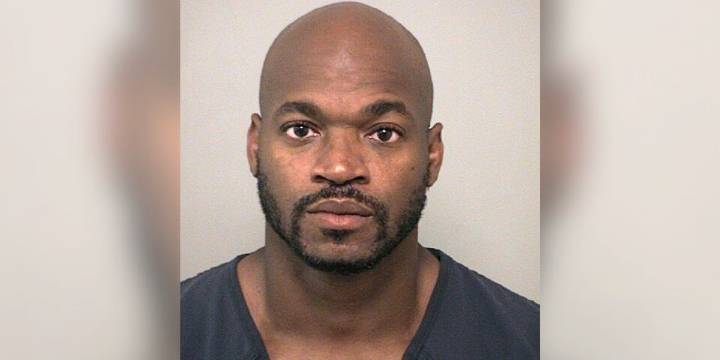 Former NFL star Adrian Peterson arrested on DWI, gun charges
