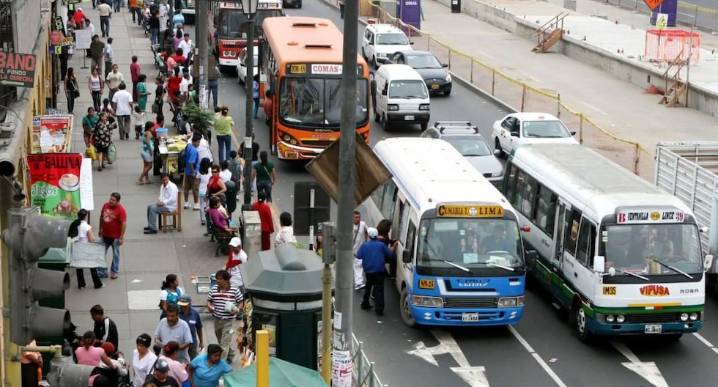 Transporte público opera cerca al 97 % en Lima y Callao pero con dificultades, según ATU