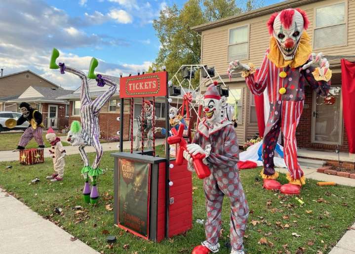 Clowning on Downing for Halloween in St. Clair Shores