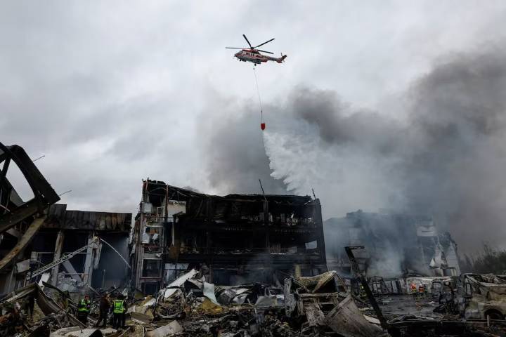 Ataque aéreo ruso sobre Kiev deja otros dos muertos y 13 heridos
