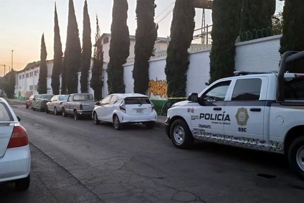 Hallan a mujer asesinada en plena calle