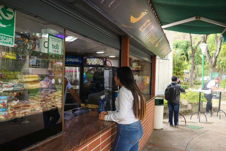 Mesadas estudiantiles pierden valor ante la acelerada devaluación del bolívar