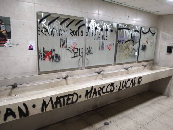 Exhiben daños Facultad de Ciencias Políticas de la UNAM