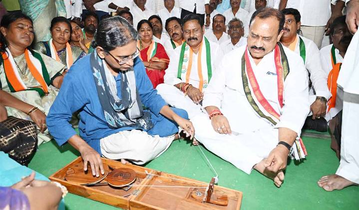 District leaders upset at Congress for insisting on ‘one family, one post’ rule in Telangana