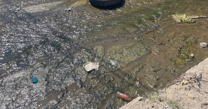 La basura inunda el arroyo Huahutay, un riesgo latente de inundaciones en Rosarito