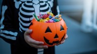 A un día de Halloween reconocidos dulces fueron retirados del mercado en EE. UU. por un riesgo a la salud de millones