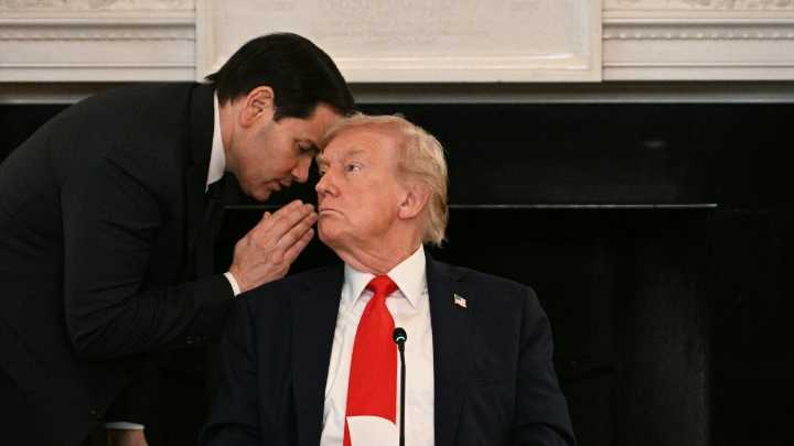 El video del momento en que Donald Trump se enteró del cierre de acuerdo entre Israel y Hamás para un cese el fuego en Gaza: 'Debes aprobar pronto'