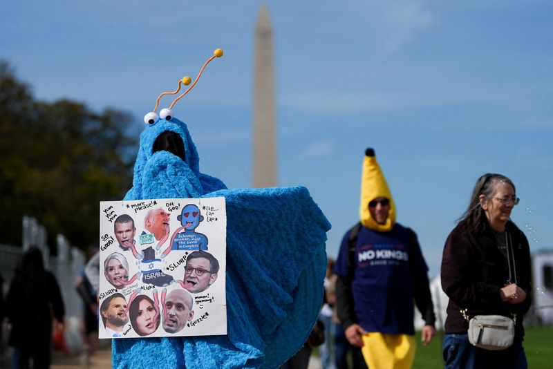 Crowds start to gather for anti-Trump 'No Kings' rallies