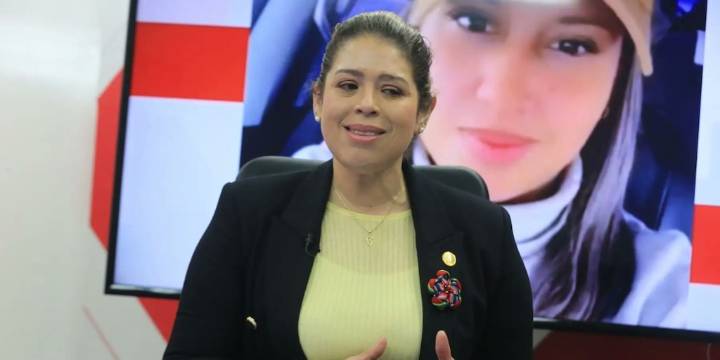 Ministra de la Mujer y su comitiva sufren accidente vehicular en Arequipa y quedan bajo observación médica