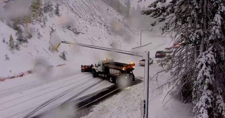 Snowy conditions, car crashes close US-97 over Blewett Pass